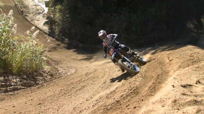 疾走する元クロスバイク