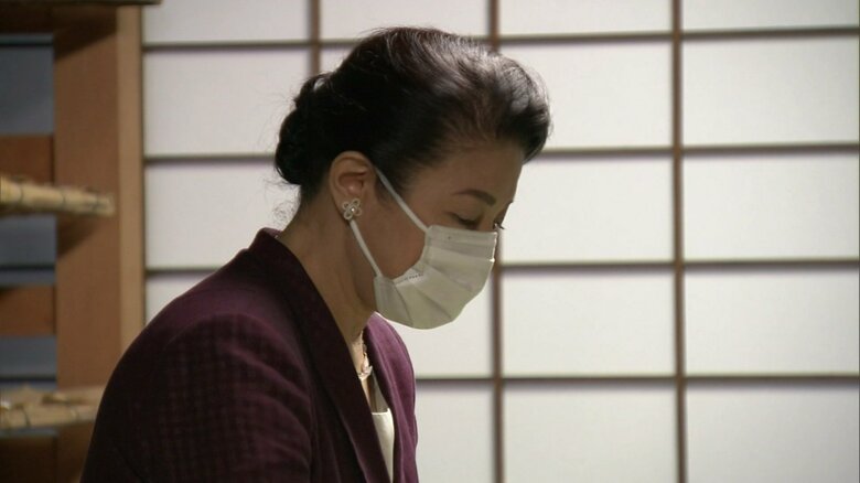 繭かきをされる皇后さま（2022年6月11日）