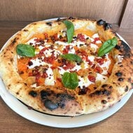 窯も食材も本場イタリア仕様…矢場町で味わう世界大会4度出場の職人が手がける本場ナポリピッツァ