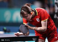 【卓球】新・左のエース早田ひなを石川佳純がそっと抱きしめた瞬間