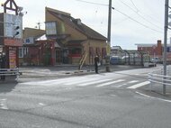 朝の横断歩道上で血を流して倒れる…24歳保育士の女性が死亡 ひき逃げ事件として捜査 近くには自転車も