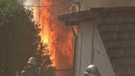「オレンジ色の炎がぶわーって」住宅から炎と煙が激しく立ち上る　高台の住宅密集地で住宅1棟が全焼