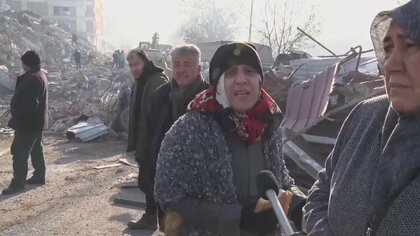 「我々の命はこんなにはかないものだったのか」救助進まず怒りの声…市民ら自ら救助活動も 死者2万人超に【トルコ地震】