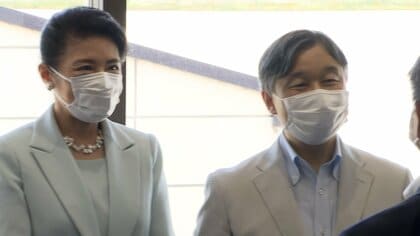 【速報】天皇皇后両陛下「晴れの国」岡山入り　皇后さまは水色のパンツスーツ　植樹祭ご出席