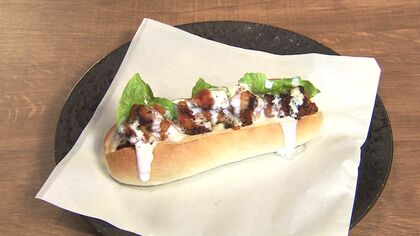 管理栄養士目指す“学生考案”のコラボメニューが登場！3組がプレゼンし勝ち上がったのは『カレーチキンドッグヨーグルトソースがけ』ファイターズ選手も絶賛！北広島市の本拠地で販売実現〈北海道〉