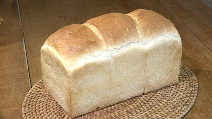 森の湖畔にあった夫婦が営む小さなパンのお店…「わざわざ来る立地」でも客惹き付けるこだわりの食パン