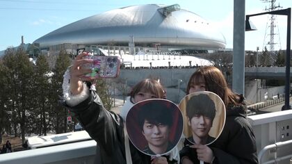 【嵐ラストツアー】札幌公演終了でファンは“感謝カンゲキ雨嵐”！ゆかりの地には全国からファンが殺到「嵐と同じ時代に生まれて本当に幸せ。ありがとう」最終日のファンに密着〈北海道〉