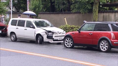 対向車線にはみ出し…車同士が正面衝突　1人けが　東京・世田谷区