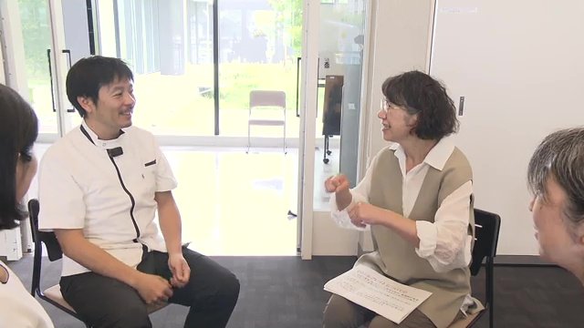 医療関係者を対象に行われた手話教室