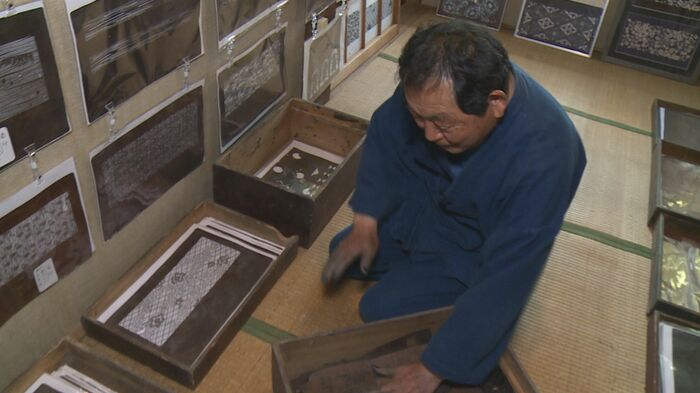 土蔵から伊勢型紙800枚以上が見つかる