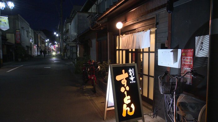 長野市の繁華街・権堂の「西鶴賀商店街」に店はある
