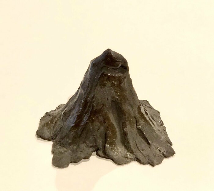 息子さんの作品 焼きもの 題名:とんがり山