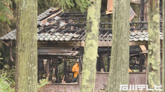 夫・娘と同居する自宅に放火か…住宅1棟が全焼 51歳女を逮捕 娘は無事も夫が逃げる際にケガ