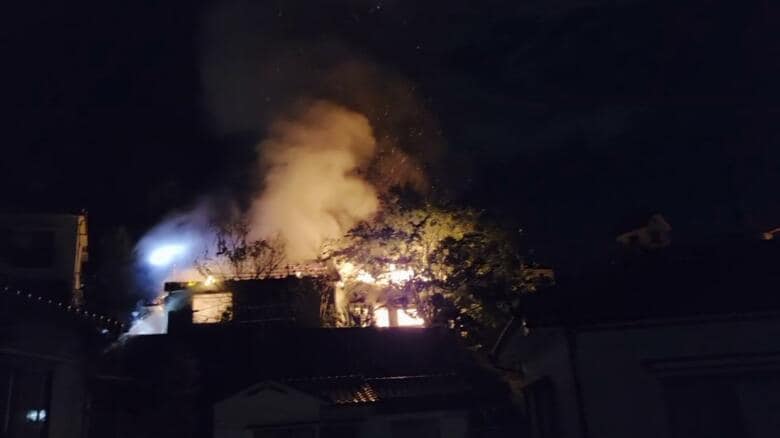 「バチバチっていう音が」　呉市の空き家が全焼する火事　発生から一夜明け鎮火　けが人なし　広島｜FNNプライムオンライン