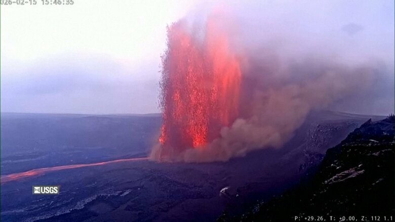 ハワイ・キラウエア火山が噴火し溶岩400メートル吹き上がる…噴煙1万メートル超　42回目噴火で住宅被害確認されず｜FNNプライムオンライン