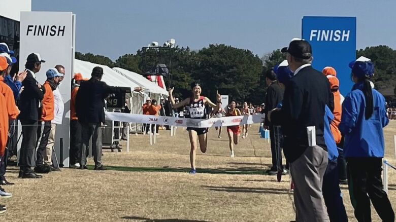 U20日本クロカンで川上南海選手(長野東高校2年)が優勝 　去年2連覇の全国高校駅伝でも1区で区間賞　去年3位の雪辱晴らす｜FNNプライムオンライン