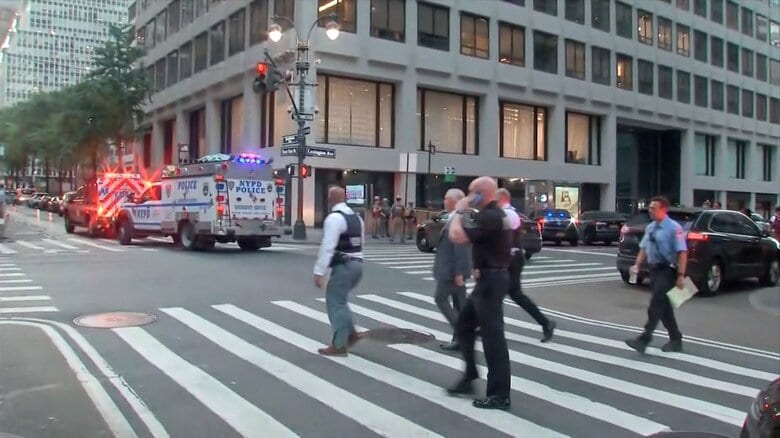 マンハッタンのオフィスビルで発砲事件　警察官含む4人死亡　容疑者の27歳男も死亡　アメリカ・ニューヨーク｜FNNプライムオンライン