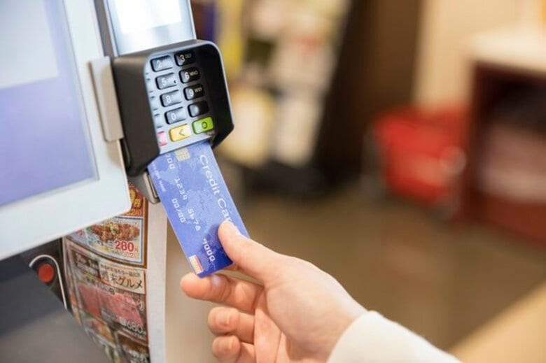 クレジットカードを選ぶ際に重要視するポイントのアンケート調査│322人が回答