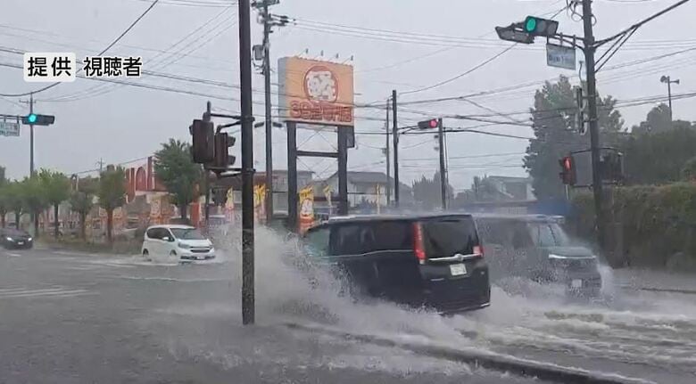 「ゲリラ雷雨」で道路が冠水「目を開けるのもやっと」　長野・大北・松本地域の一部に「レベル3の大雨警報」　北部・中部では17日夜遅くまで大雨に警戒を｜FNNプライムオンライン