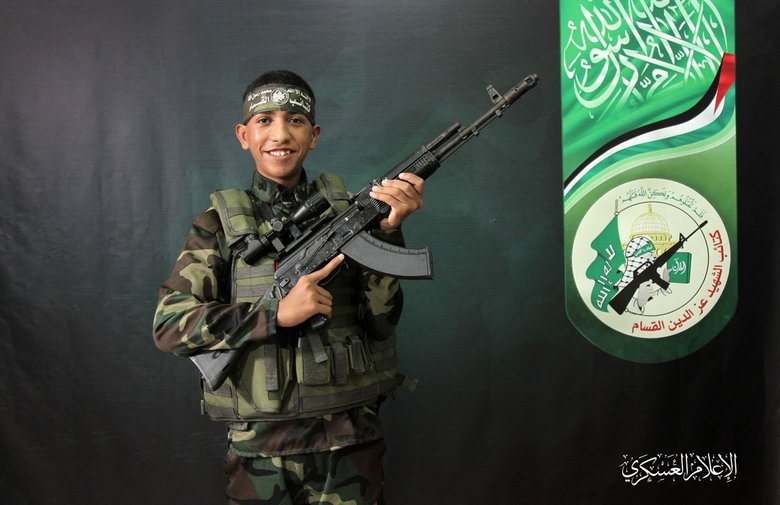 死亡と発表された19歳戦闘員のハマス入隊当初の写真