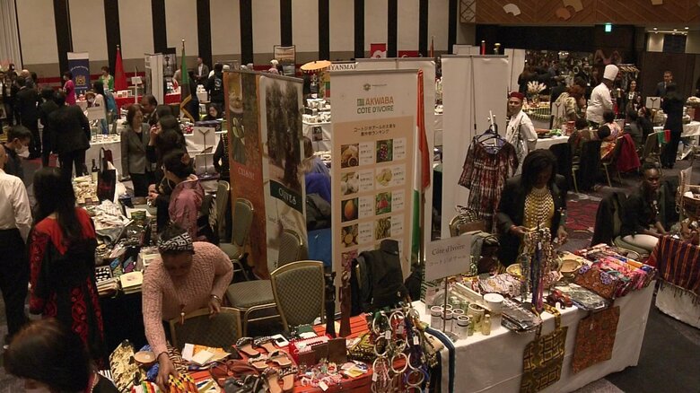 「いけばなインターナショナルフェア2025」のチャリティーバザー