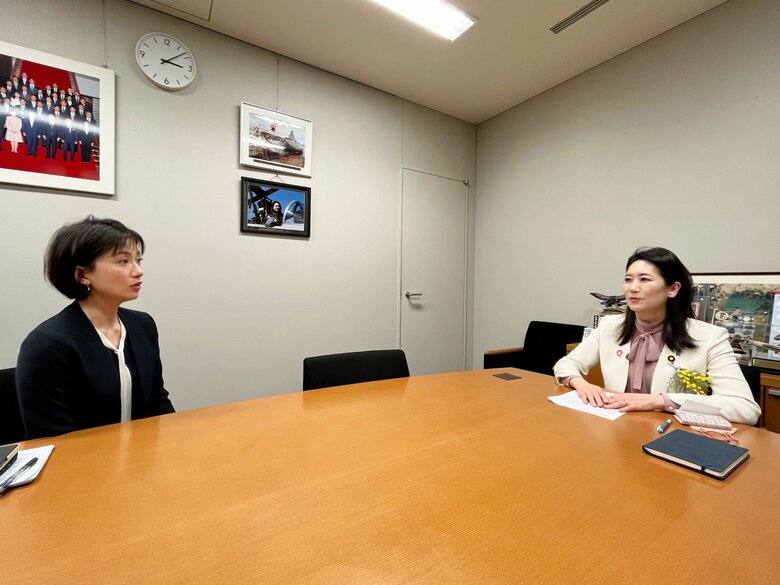 地方議会は小さな子どもを持つ女性が挑戦しやすい場と話す松川議員　