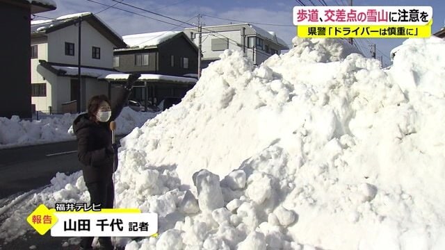 身長158cmの記者よりも高い雪