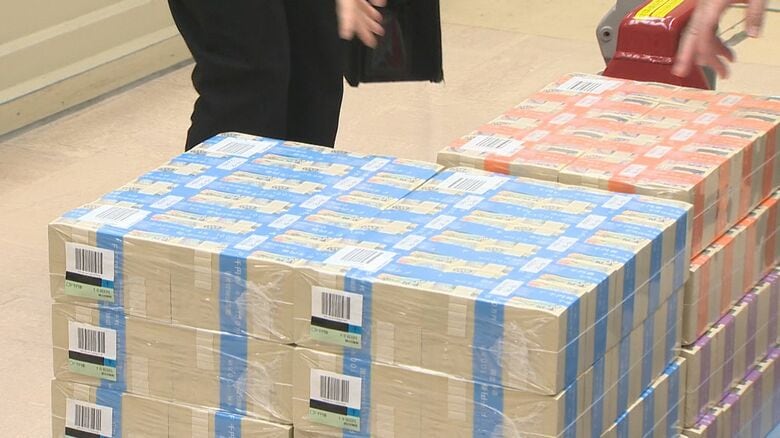 銀行に運び込まれた新紙幣