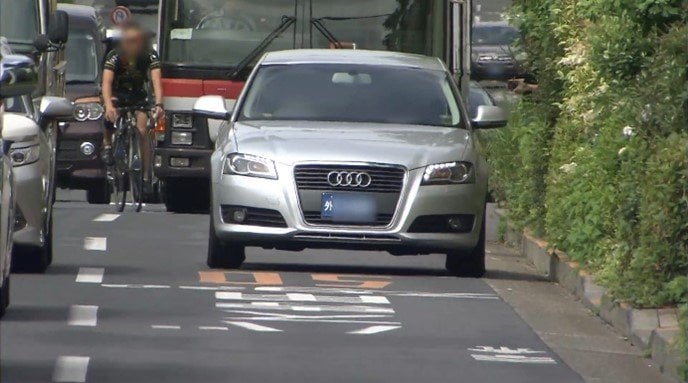 バス専用レーンを走行する外交官車　11月3日放送　イット！より