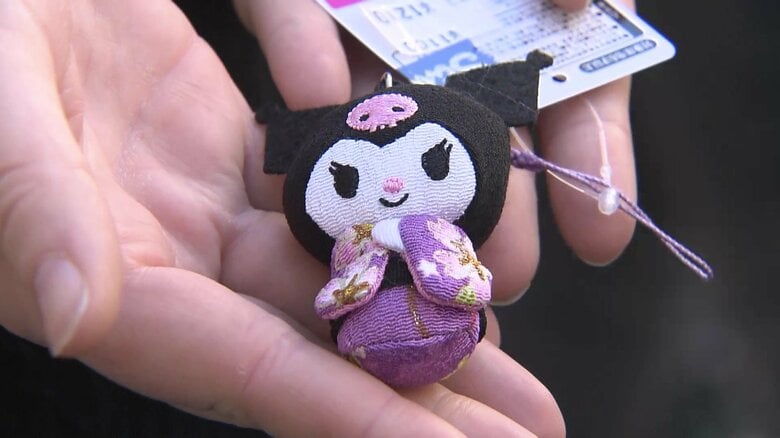 東京・原宿の竹下通りにはクロミグッズを持った人たちが…