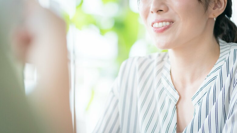 少し距離がある相手がお勧め（画像はイメージ）