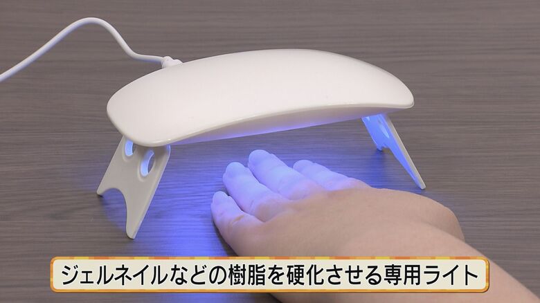 ジェルネイルができるUVレジンライト（330円）
