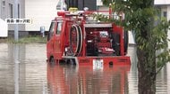 「生きてきて初めて」住宅地に濁流　冠水した道路で動けなくなった消防車も　青森で線状降水帯発生、記録的大雨に