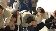 園児が防災を楽しく学ぶ 「地震の時はカモのポーズで頭を守る」<岩手・釜石市>