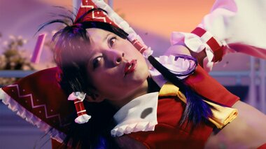 51歳・西川貴教 ヘソ出し巫女風コスプレでバク転！ミニスカートから美脚 鍛え上げた腹筋見せつけ