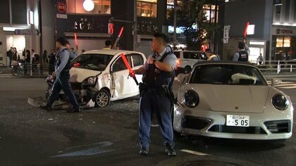 “コリアンタウン”で事故　車2台が出合い頭に…