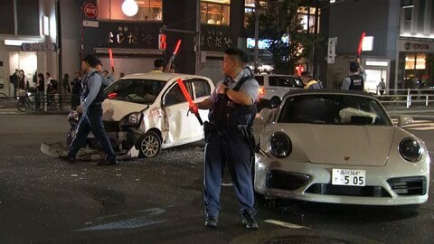 “コリアンタウン”で事故　車2台が出合い頭に…
