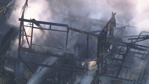 2階建て住宅で火災　火元の住人と連絡取れず　懸命の消火活動続く　愛知・犬山市
