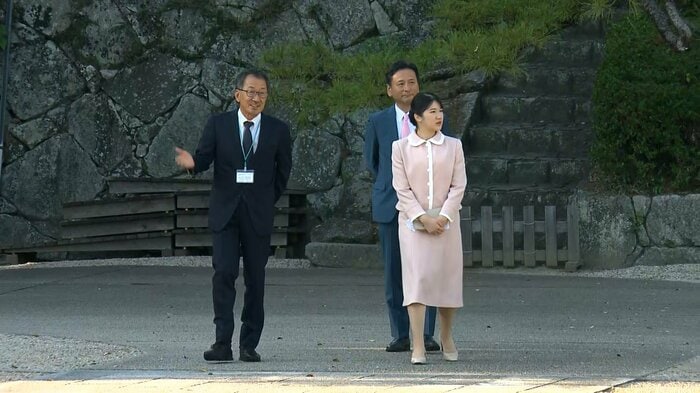 佐賀城を視察される愛子さま(10月11日)