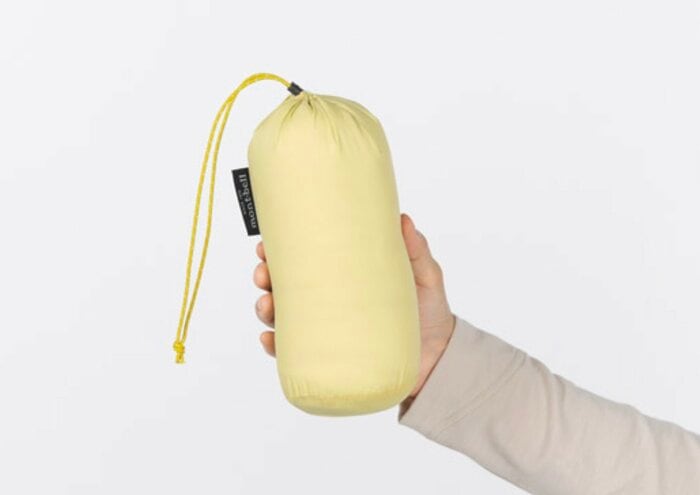 収納袋が付いた製品は畳んで持ち運びやすい（提供：株式会社モンベル）