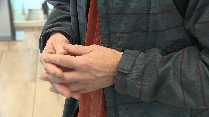 取材を受ける札幌市民