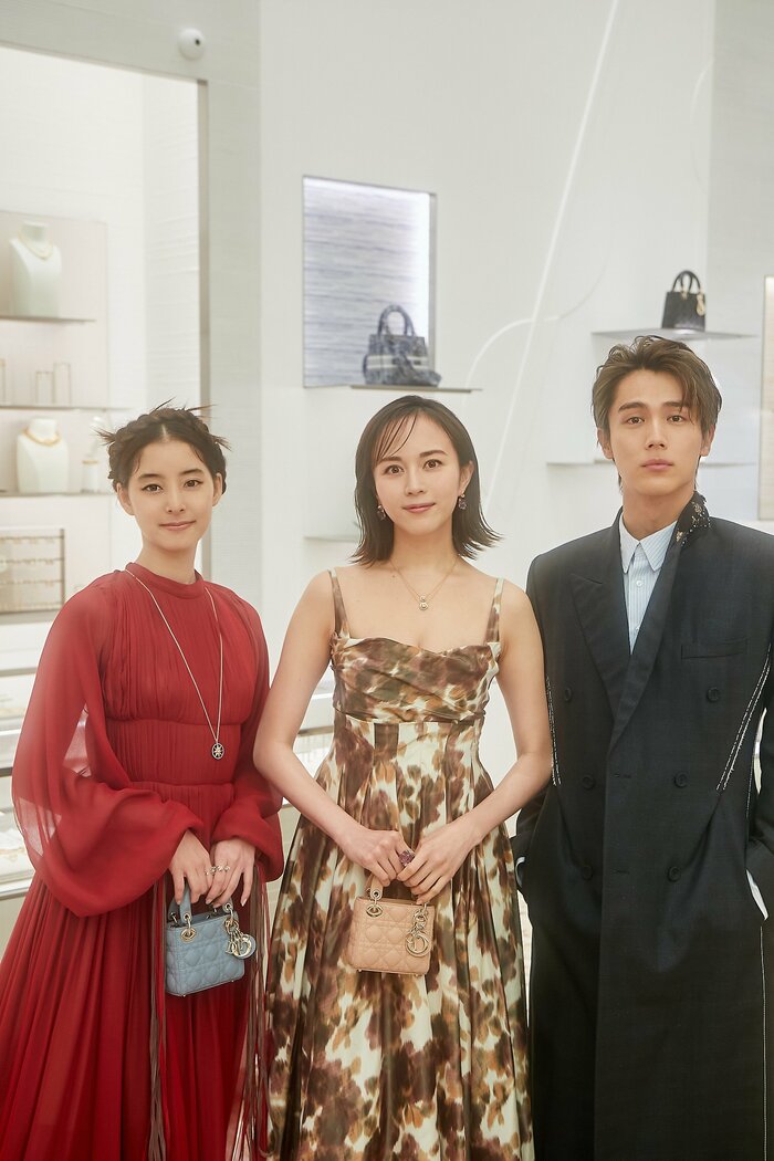 (左から)新木優子さん、比嘉愛未さん、中川大志さんハウス オブ ディオール ギンザ リオープン