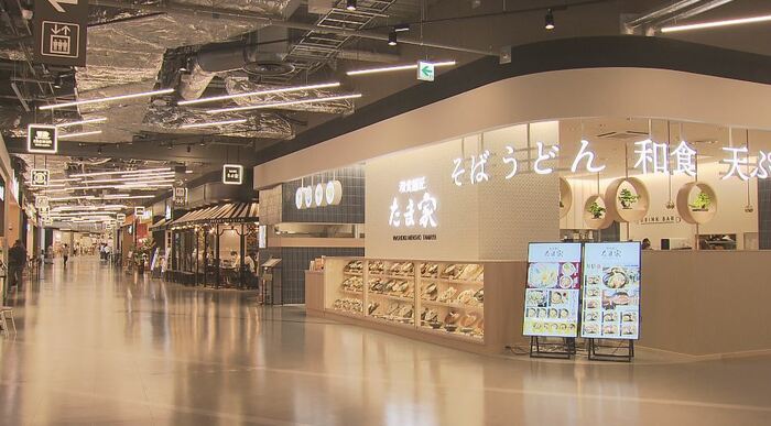 2階の14店舗が並ぶレストランエリア