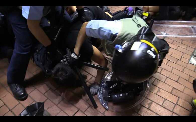 “10人に1人が精神を病んでいる”抗議デモ続く香港社会に深刻な心の傷｜FNNプライムオンライン