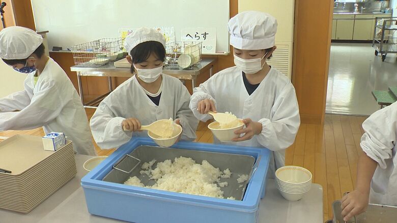 給食には“新米”も！小学生が極早生品種『葉月みのり』を学ぶ「地元だからよりおいしく感じる」「農家になりたい」新潟・柏崎市｜FNNプライムオンライン