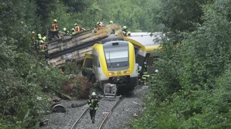 ドイツ南西部の列車脱線で少なくとも3人死亡　乗客およそ100人…複数人が重傷　現場周辺は事故の前に大雨｜FNNプライムオンライン