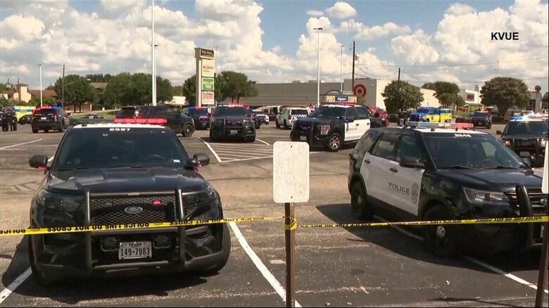 スーパーの駐車場で銃乱射…3人死亡　32歳男が被害者の車を奪って逃走、別の車も強奪　アメリカ・テキサス州｜FNNプライムオンライン