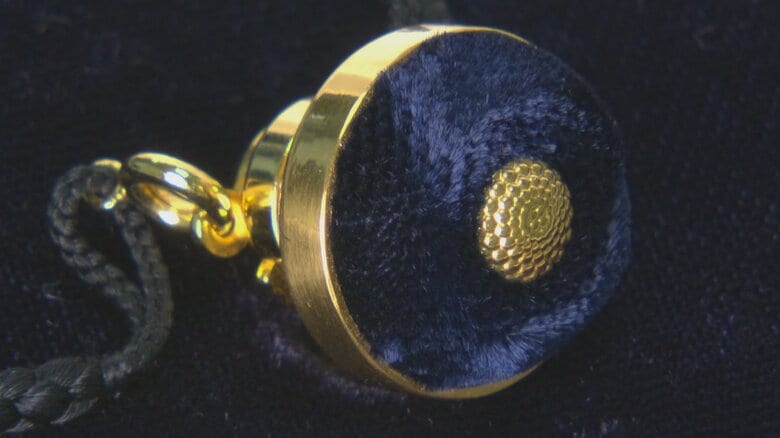 富山県、返却された議員バッジを売却へ 金価格高騰で数百万円の見込み 72個のバッジに451グラムの金｜FNNプライムオンライン