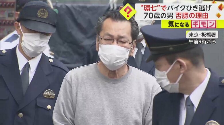 まっすぐ前を向き歩く男