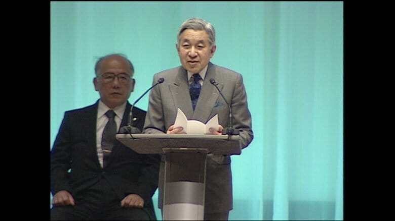 おことば述べられる天皇陛下